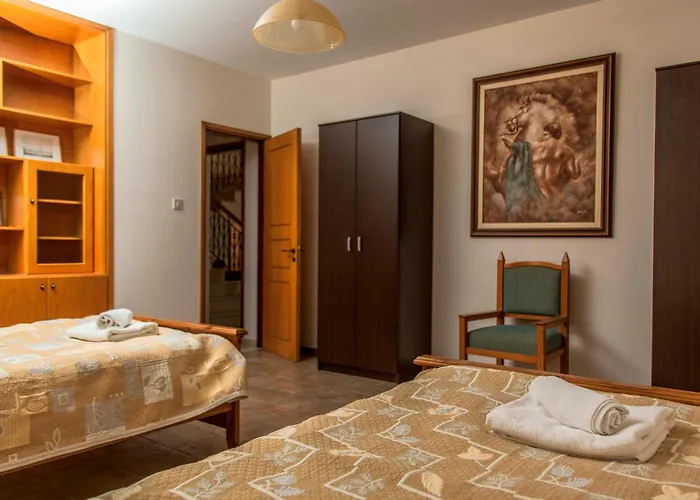 6 Bdr Villa With Tennis Court
