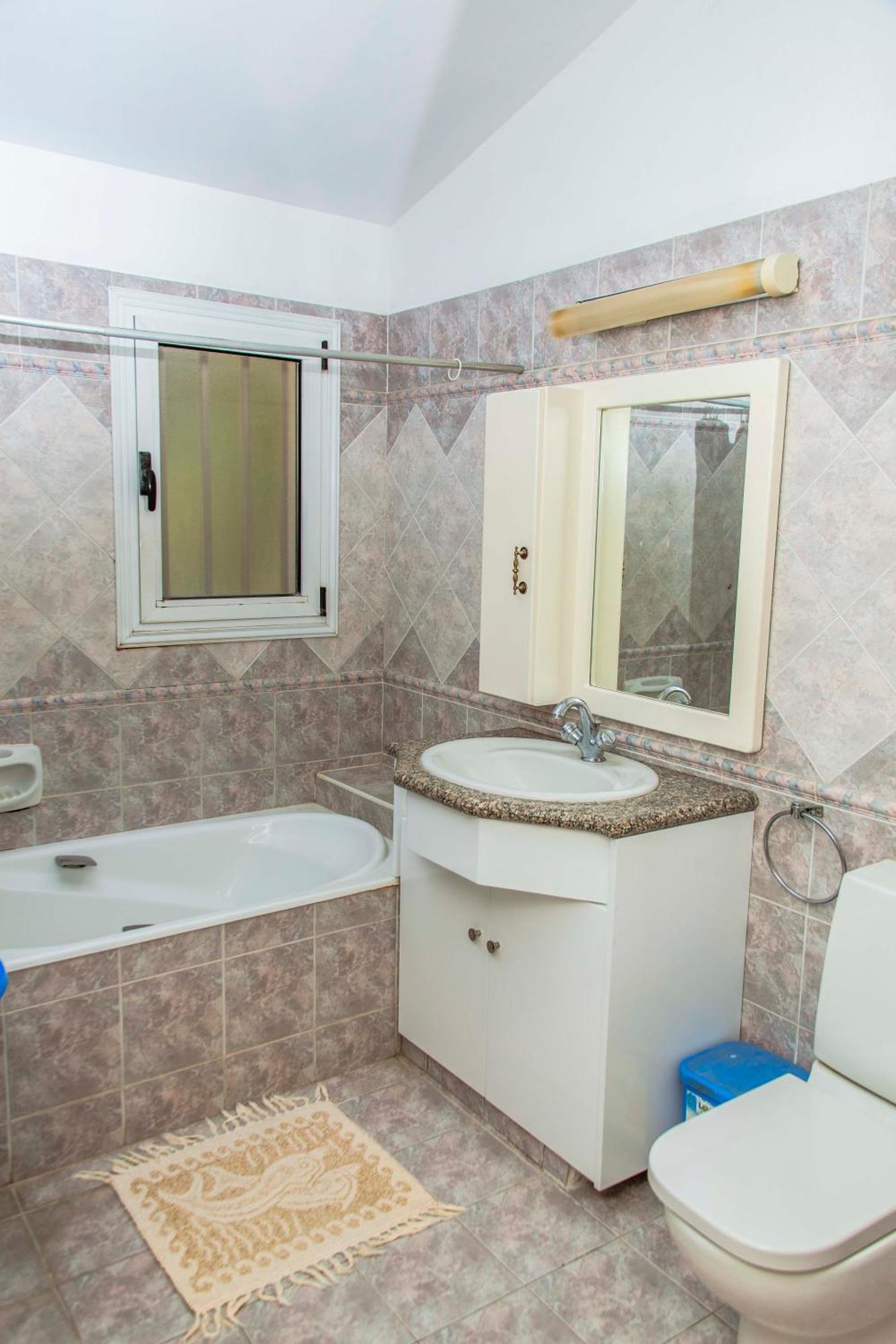 Villa 6 Bdr With Tennis Court Pafos