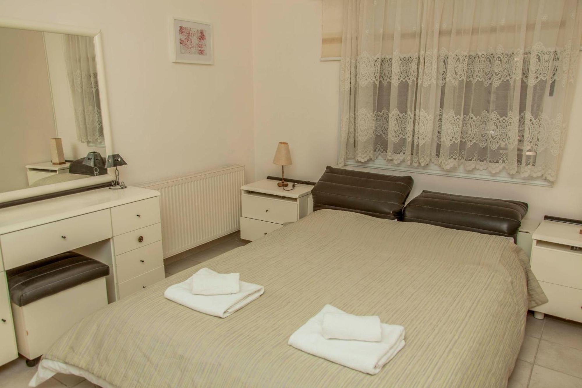 Villa 6 Bdr With Tennis Court