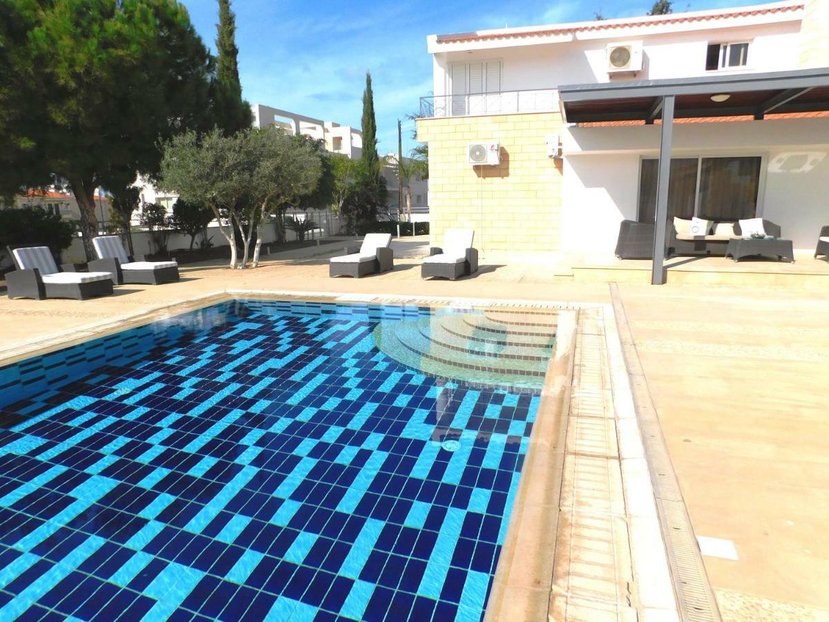 Villa 6 Bdr With Tennis Court Pafos