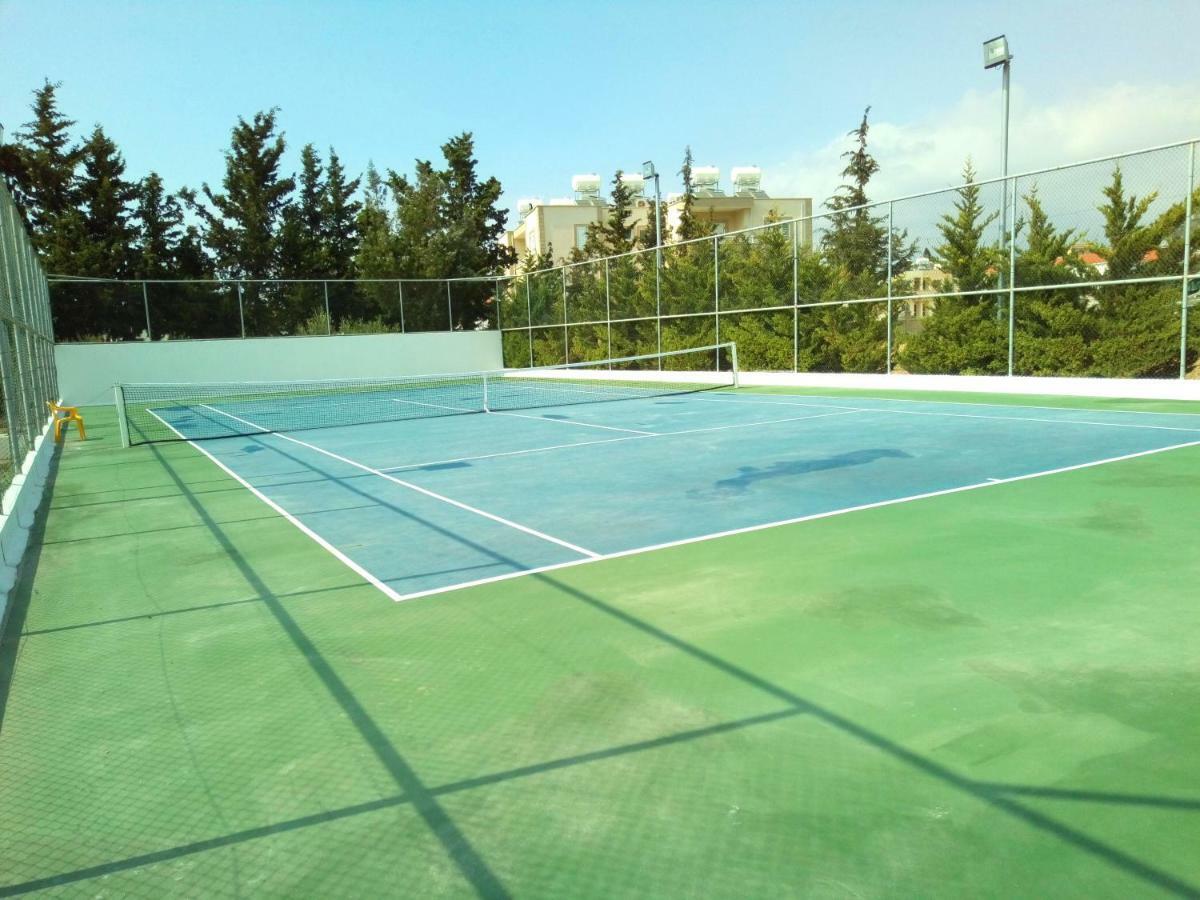 6 Bdr With Tennis Court Villa *