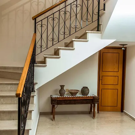 6 Bdr Villa With Tennis Court Paphos Exterior photo