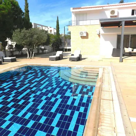 6 Bdr Villa With Tennis Court Paphos Exterior photo