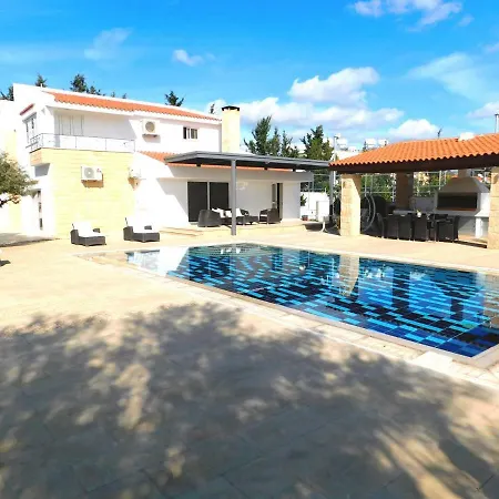 6 Bdr Villa With Tennis Court Paphos Exterior photo